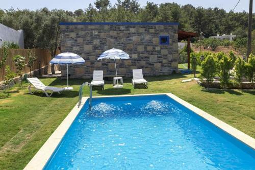2 Br House With Spacious Garden And Private Pool In Bodrum