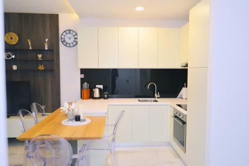 Apartments In Villa Ziza, Rooftop Swimming Pool