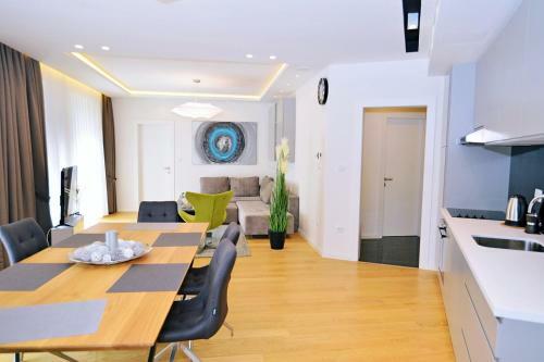 Apartments In Villa Ziza, Rooftop Swimming Pool
