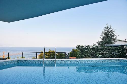 Apartments In Villa Ziza, Rooftop Swimming Pool