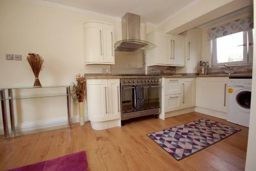 Broxbourne Two-bedroom Apartment Close To Amenities