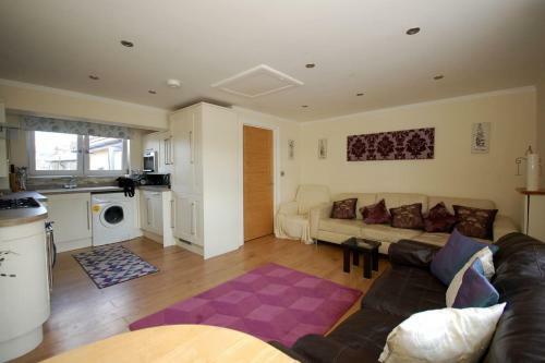 Broxbourne Two-bedroom Apartment Close To Amenities