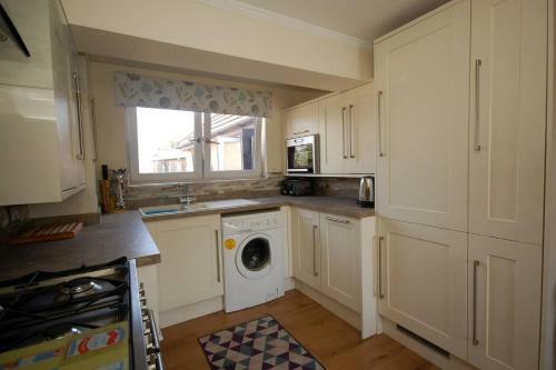 Broxbourne Two-bedroom Apartment Close To Amenities