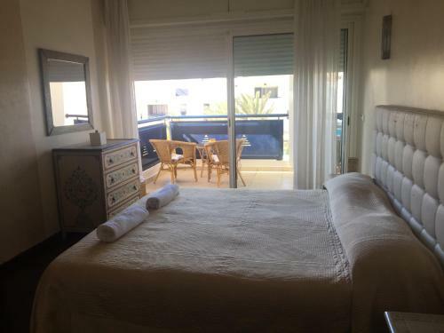 Pool And Sea View Beach Apartment