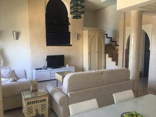 Pool And Sea View Beach Apartment