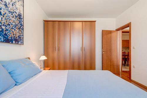Apartmani Mirta Omi?