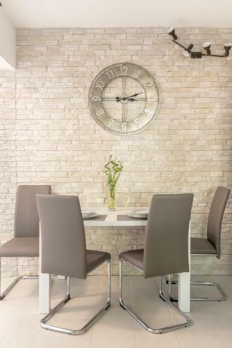 Apartmani Mirta Omi?