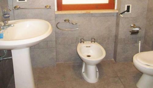 Apartamento Trilocale In Centro Con Parcheggio A 50 Mt Mare