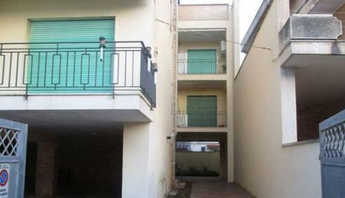 Apartamento Trilocale In Centro Con Parcheggio A 50 Mt Mare