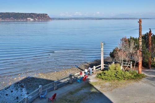 277-langley Waterfront Condo