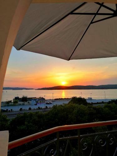 Apartamentos App Obrovac With Amazing Sea View-centre!