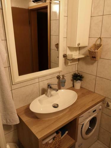 Apartmani Ba?ka Voda Lozi? Vesna I Mladan
