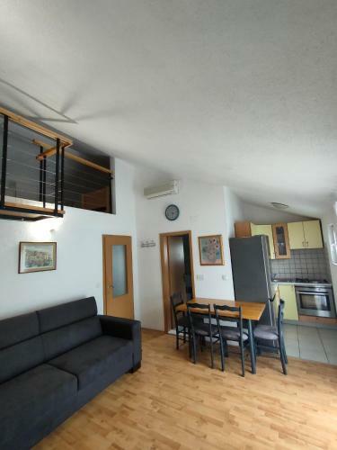 Apartmani Ba?ka Voda Lozi? Vesna I Mladan
