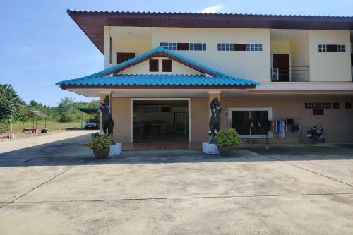 Oyo 75334 Train Hotel