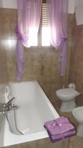 Hostal B&B Delfinia