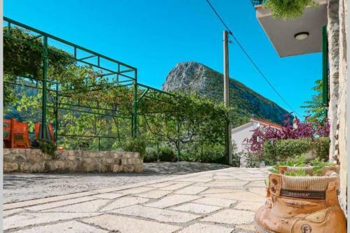 House Omis Podaspilje