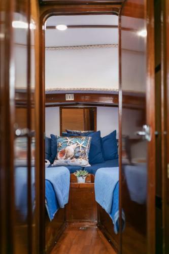 Marta Boat B&B
