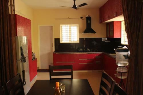 Phoenix Serviced Apartment - Sri Illam