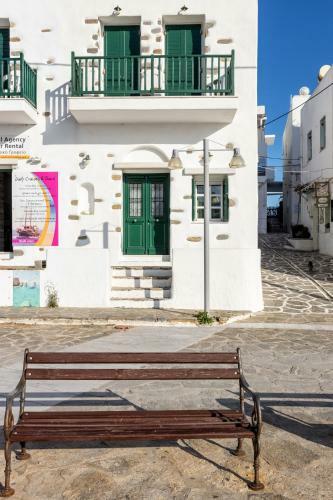 Cycladic Summer Living Right On The Bay And Beach!
