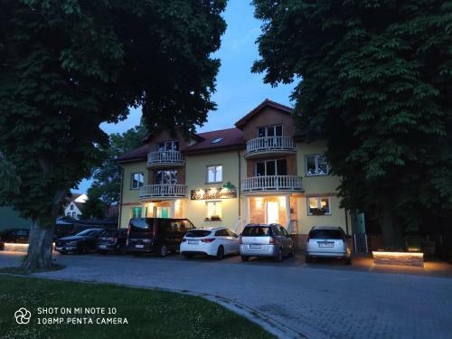 Pokoje Go?cinne Pod Kasztanami