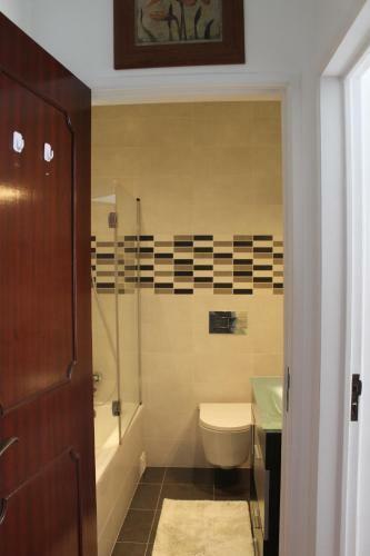 Two Bedroom Apartment, Two Minutes From The Beach