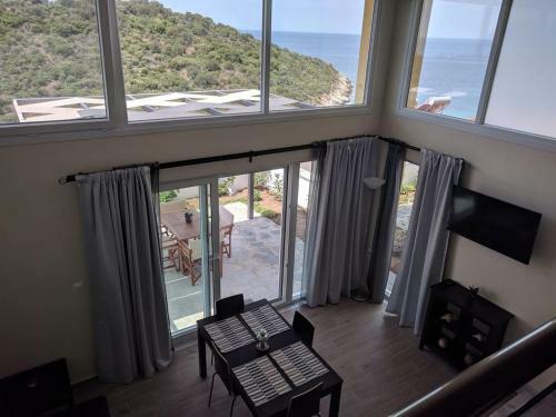 Above The Sea Apartments
