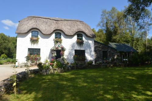 Bed & Breakfast Lissyclearig Thatched Cottage