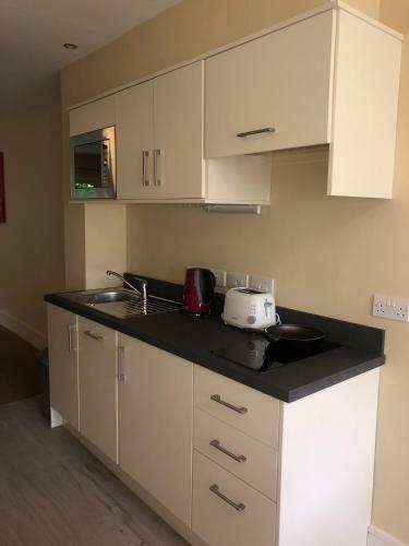 Castle Oaks House Hotel & Holiday Homes