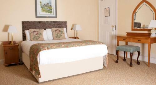 Castle Oaks House Hotel & Holiday Homes
