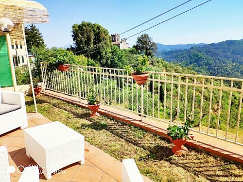 Antica Casa In Collina Con Vasta Terrazza E Panorama Sul Mare
