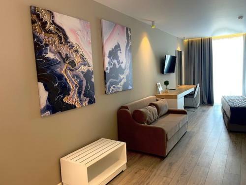 Ebbi Hotel