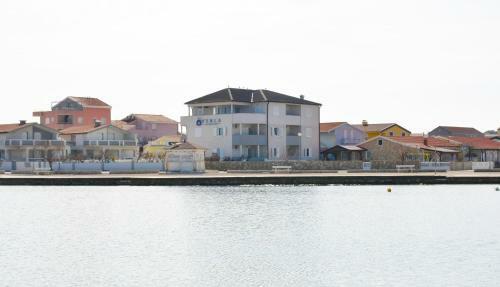Apartamentos Perla Vir