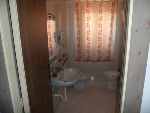 Hostal Mony's Island B&B