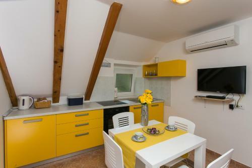 Iva Apartment