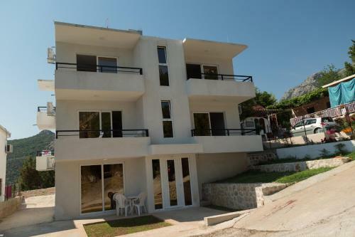 Del Mar Apartments