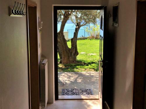 Beautiful Street Apartment - Sea View