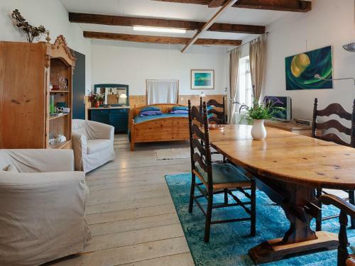 Cozy Apartment In Burum With Forest Nearby