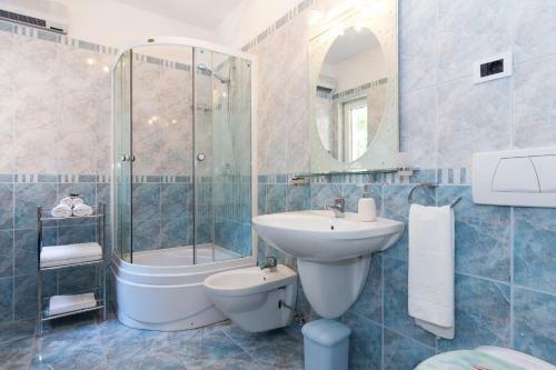 Apartamentos Villa Stefi (30m From The Sea)