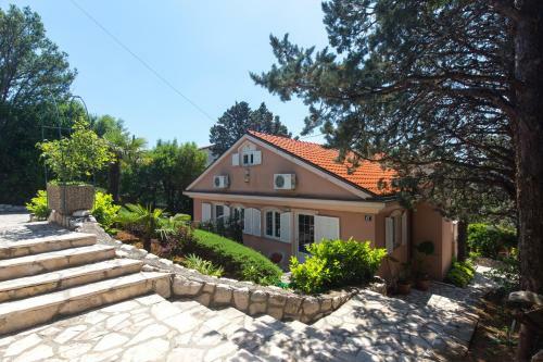 Apartamentos Villa Stefi (30m From The Sea)
