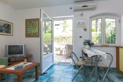 Apartamentos Villa Stefi (30m From The Sea)