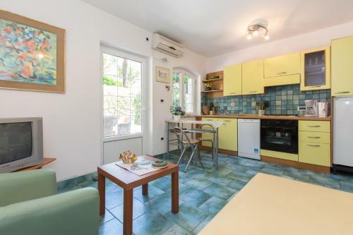 Apartamentos Villa Stefi (30m From The Sea)