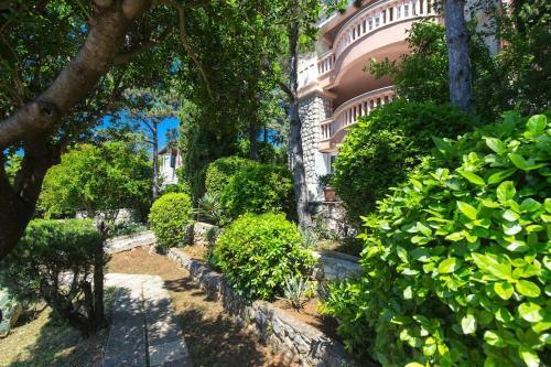 Apartamentos Villa Stefi (30m From The Sea)