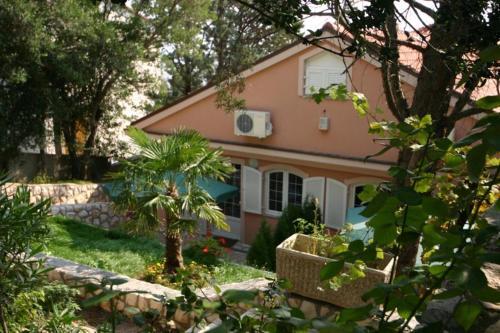 Apartamentos Villa Stefi (30m From The Sea)