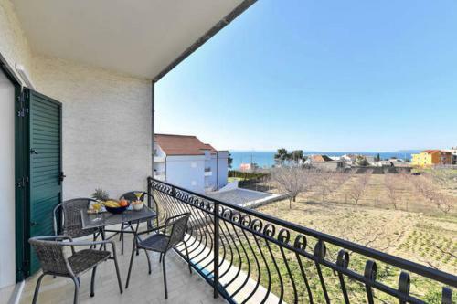 Matej Apartments - Sunny Apartments Podstrana