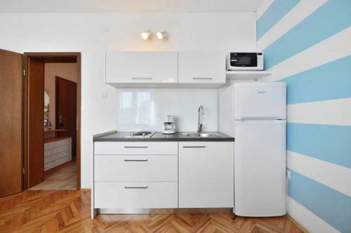 Matej Apartments - Sunny Apartments Podstrana