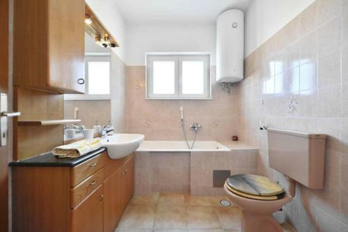 Matej Apartments - Sunny Apartments Podstrana