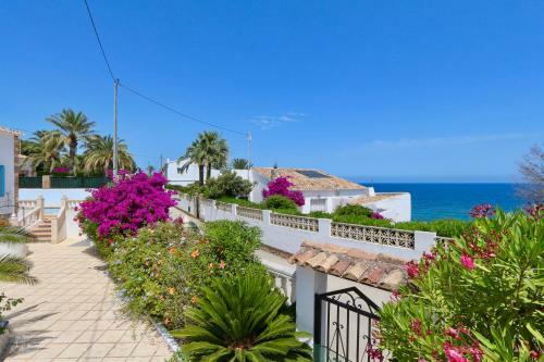 Beach-front House Calalga