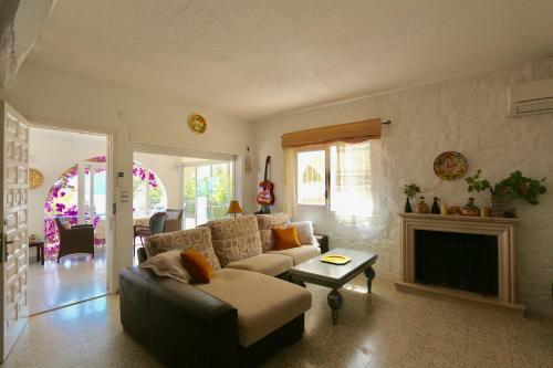 Beach-front House Calalga