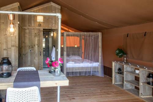 Lodge Holidays - Heart Of Nature
