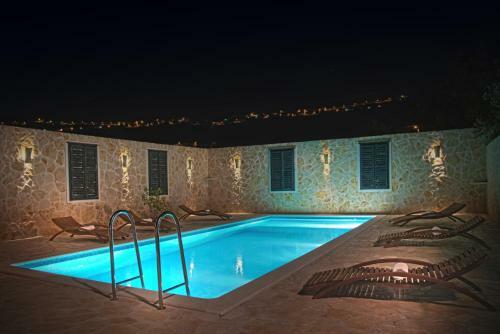 Villa Marta, Near Split, Private Pool And Cinema Room